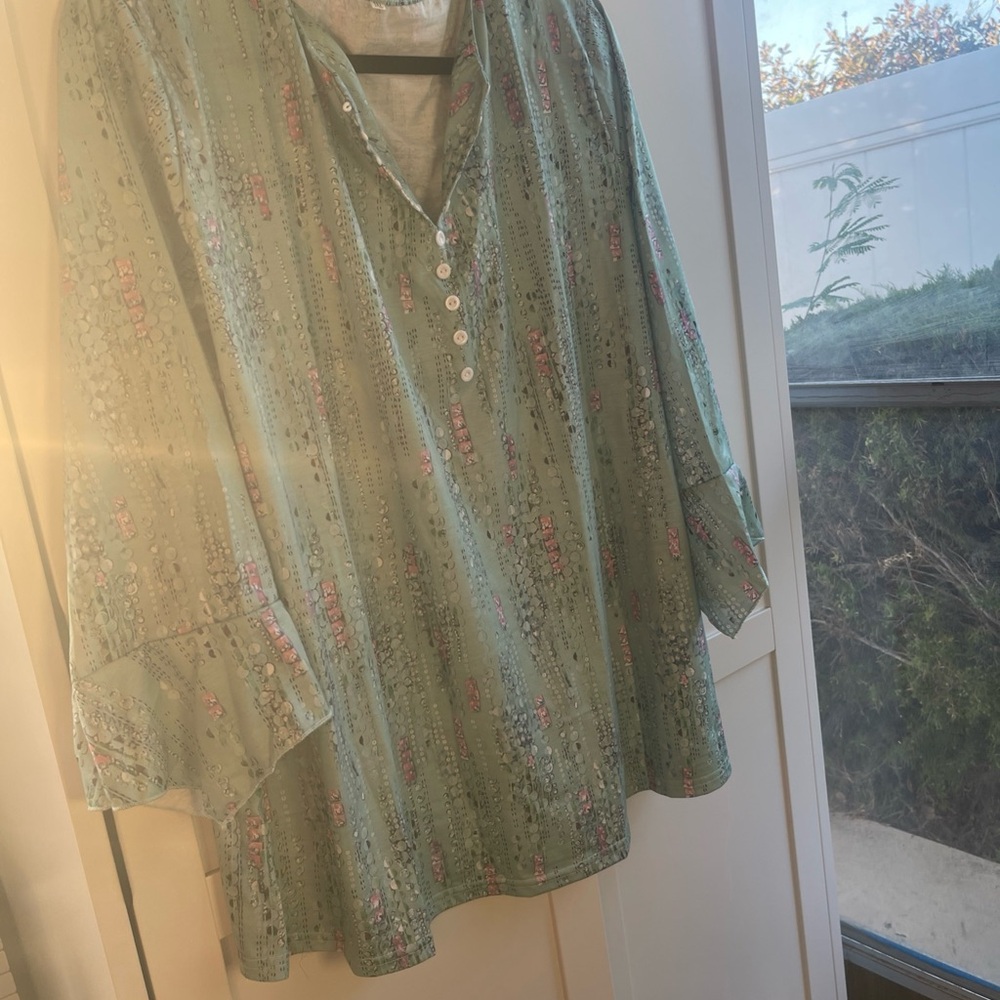Green Floral Women's Top - size 3XL